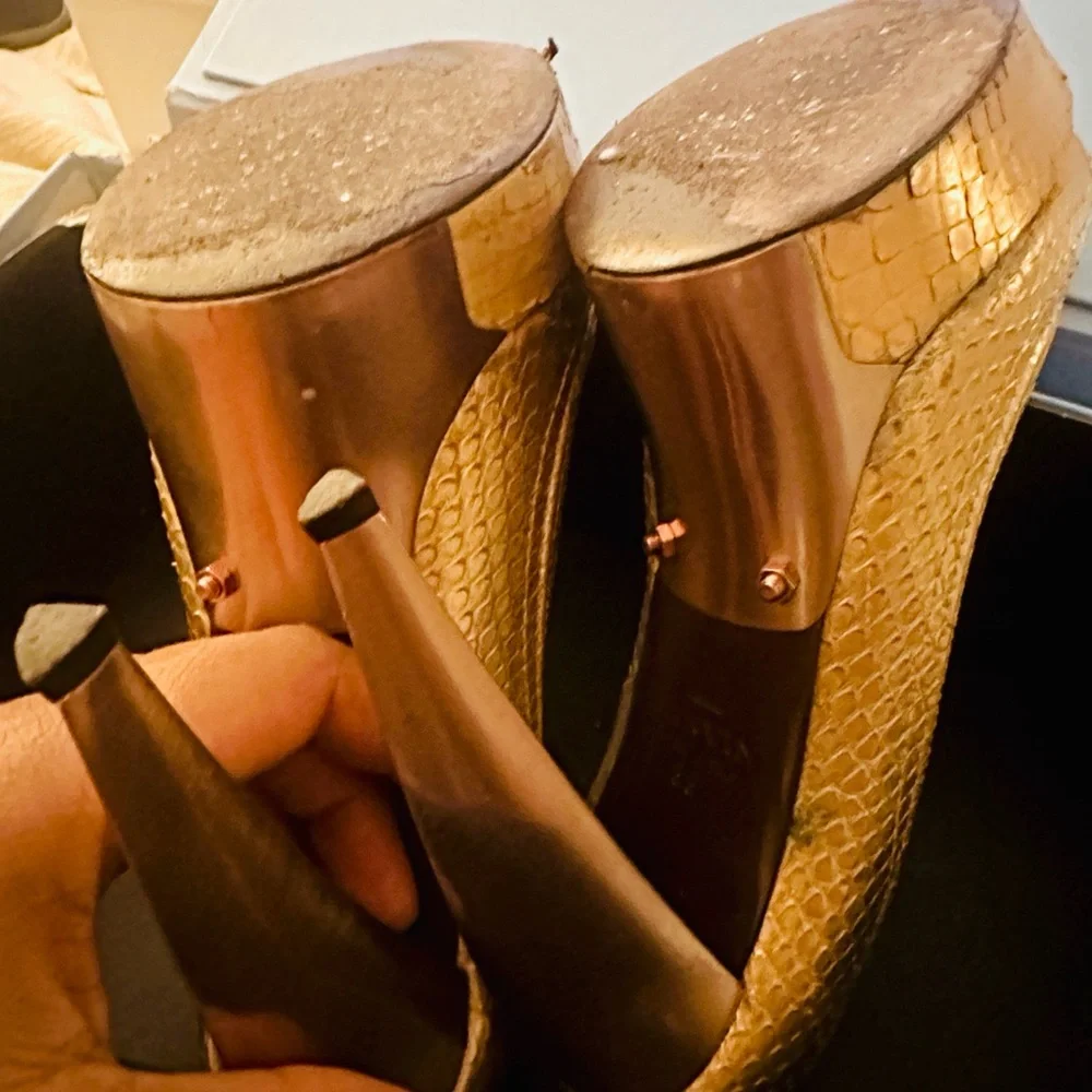 1/5 LAST CHANCE ESTATE SALE $1850 Lanvin Metallic Gold Platform Heels - Picture 4 of 7